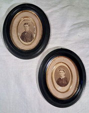 DEUX CADRES PHOTOS OVALES EN BOIS NOICI ET FILET DORE XIXème