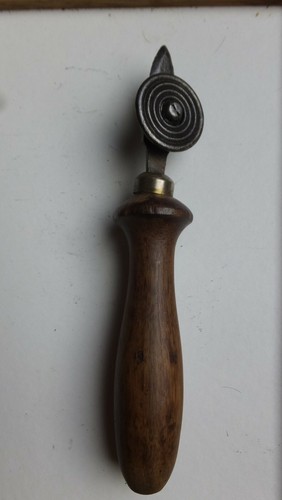 Ancien ouvre boite - (7),