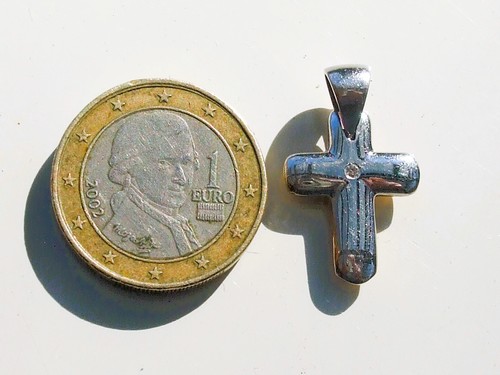 Beau pendentif petite croix - pendentif,