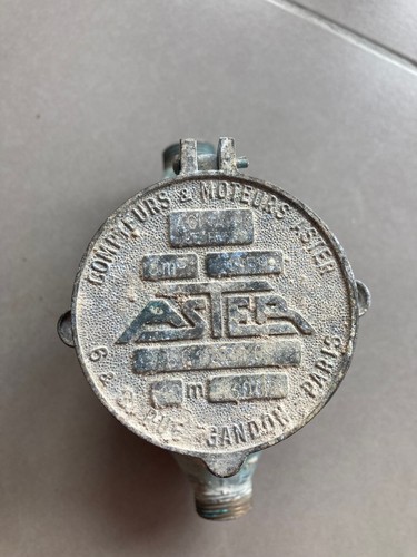 Compteur eau ancien - compteur, aster