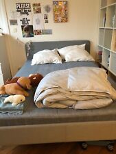 cadre de lit 140x200 IKEA - gris - matelassé - presque neuf 