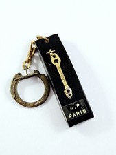 KEYCHAIN - resin FLAT KEY tooling "A.P. PARIS » - Vintage 1960s -
