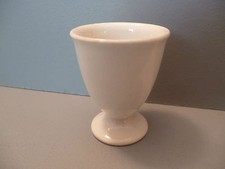 Coquetier ancien en porcelaine