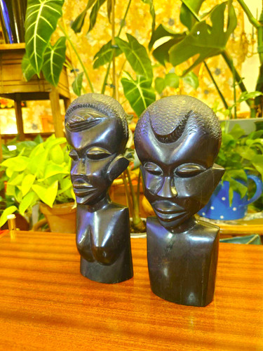 Couple statuettes africaines