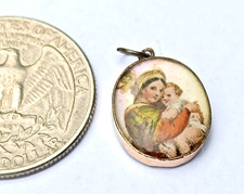 Médaille ancienne Vierge à l’Enfant 19e siècle bijou religieux fixé sous verre