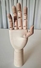 jolie main articulée en bois