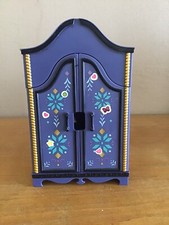 Armoire/penderie pour poupée