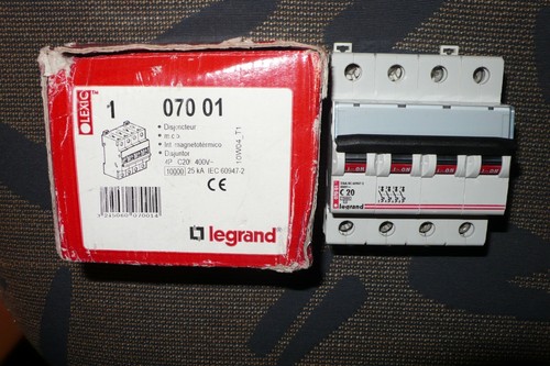 Disjoncteur tetrapolaire 20a - tetrapolaire,