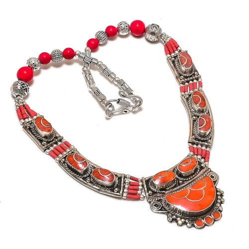 Collier corail rouge fait - , main
