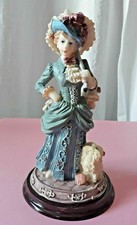Statuette figurine en résine, jeune fille à l'ombrelle, petit chien
