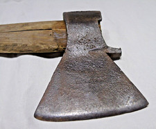 Ancien outil hache de