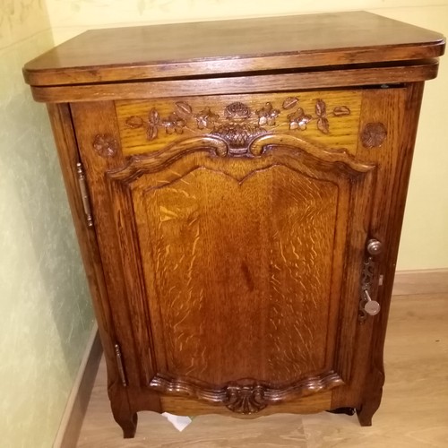 Meuble rustique avec - , machine