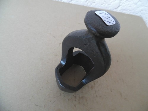 Old tool outil - /,