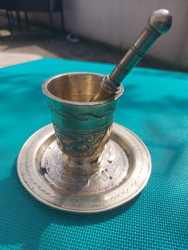 Ancien mortier avec pilon - avec,