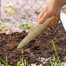 Plantoir de jardin en bois