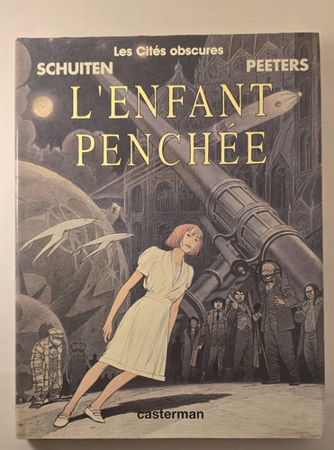Enfant penchée les - l'enfant,