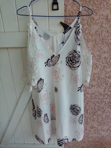 Robe blanche noire marque - et,