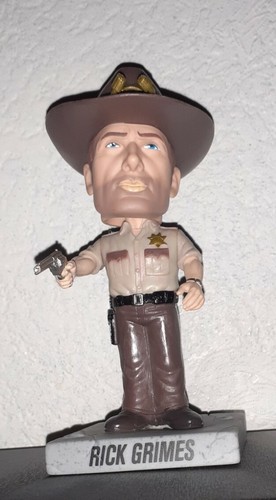 Figurine rick grimes walking - grimes,