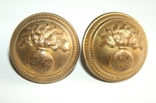 LOT DE 2 BOUTONS DORES