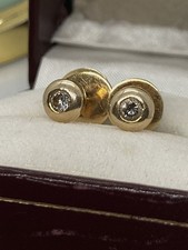 puces clous d'oreilles