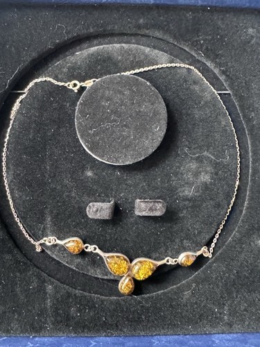 Collier pendentif feuille