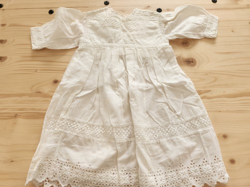 Petite robe ancienne enfant
