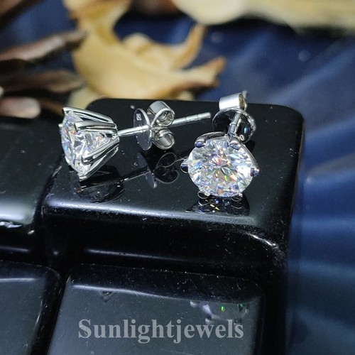 Clous solitaire diamant blanc