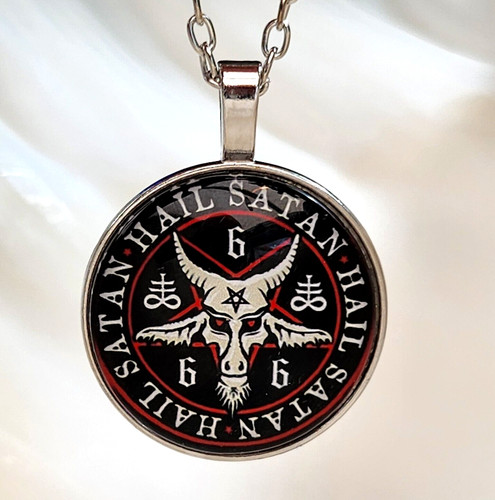 Collier pendentif salut satan - salut,