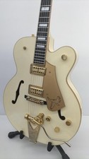 Guitare électrique entièrement acoustique GRETSCH WHITE FALCON 7593