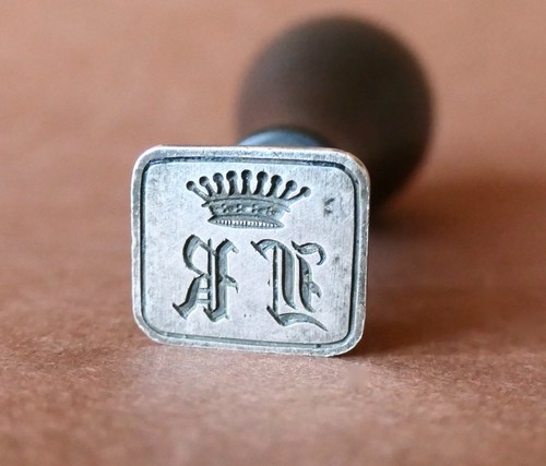 Matrice couronne comte - de,