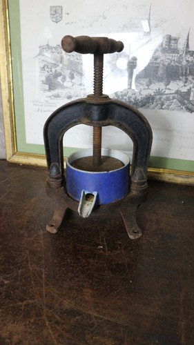 Ancien presse pressoir - presse, a
