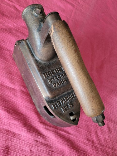 Ancien fer repasser - a, hochet