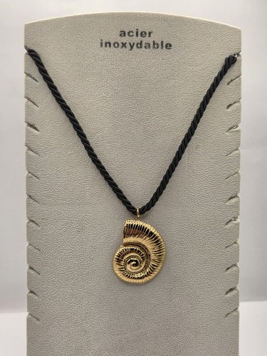 Collier pendentif coquillage