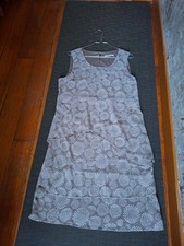 Robe sans manche décor fleuri Armand Thiery taille 40 très bon état