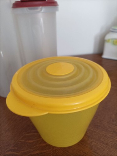 Boîte ronde tupperware - boîte, tbe