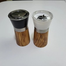 2 petits broyeurs à sel et