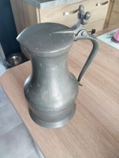 Ancien pichet en étain Avec