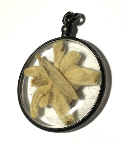 Ancien pendentif folklorique