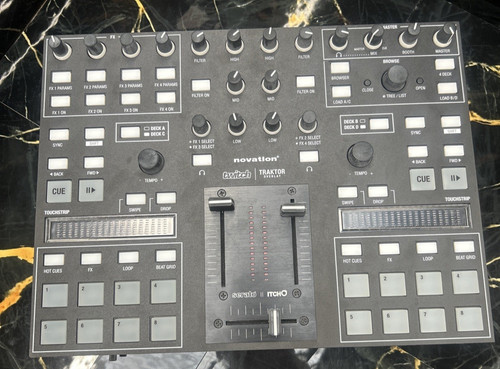 Novation twitch - novation, –