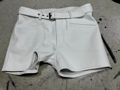 Nouveau short ceinturé - , en