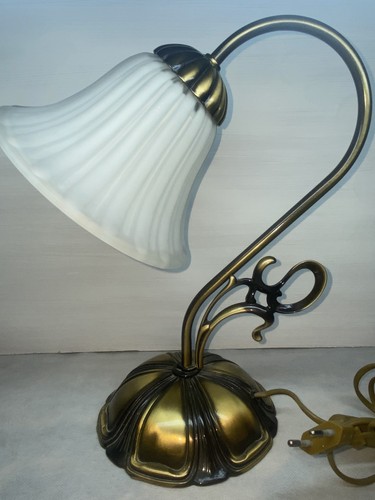 Jolie lampe poser - à, laiton