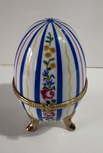 Oeuf porcelaine sur pieds - en,