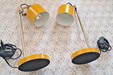 Paire de lampes style 70 en tôle jaune moutarde design vintage haut 43 diam base
