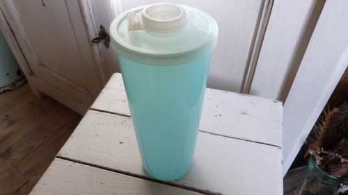 Tupperware cylindrique main - cylindrique, à