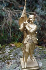 RE0459 OR V  FIGURINE STATUETTE JEANNE D ARC EGLISE SAINT ROCH PARIS RESINE 26CM