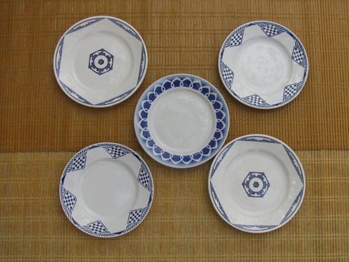 Anciennes assiettes plates - anciennes,