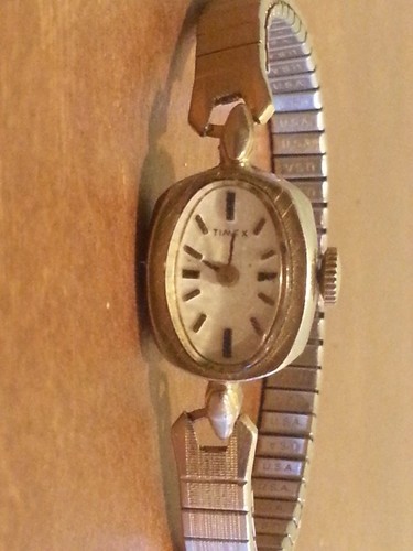 Vintage timex women wind - women's,