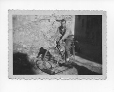 A534 Photo Originale vintage snapshot: Système pour vélo sur place......Var 83