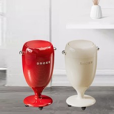 Poubelle à roulettes haute et