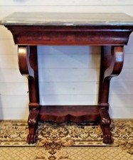 Petite console ouvrant par un